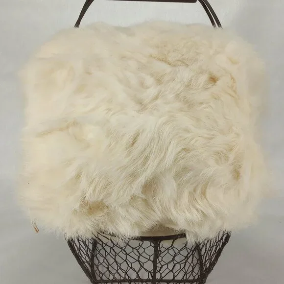 1940s Vintage Fur Muff in Winter White - Picture 1 of 5